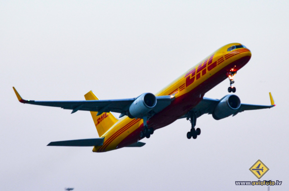 Boeing 757-256(PCF)